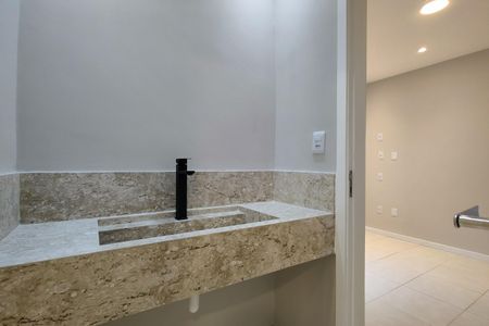 Casa de condomínio à venda com 209m², 4 quartos e 3 vagasBanheiro do Quarto Suíte 3 e 4