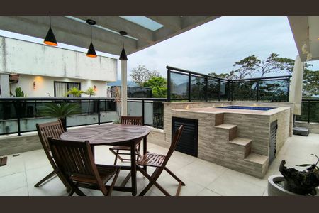 Apartamento à venda com 156m², 3 quartos e 2 vagas Apartamento à venda com 156m², 3 quartos e 2 vagasCobertura