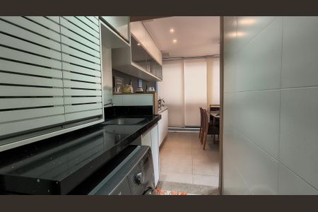Apartamento à venda com 156m², 3 quartos e 2 vagas Apartamento à venda com 156m², 3 quartos e 2 vagasCozinha e Área de Serviço