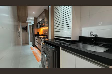Apartamento à venda com 156m², 3 quartos e 2 vagas Apartamento à venda com 156m², 3 quartos e 2 vagasCozinha e Área de Serviço