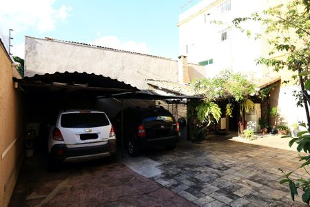 Casa à venda com 456m², 4 quartos e 4 vagas Casa à venda com 456m², 4 quartos e 4 vagasGaragem