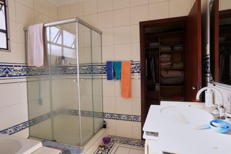 Casa à venda com 456m², 4 quartos e 4 vagas Casa à venda com 456m², 4 quartos e 4 vagasBanheiro da Suíte