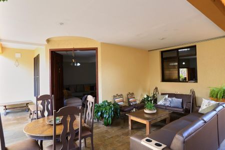 Casa à venda com 456m², 4 quartos e 4 vagas Casa à venda com 456m², 4 quartos e 4 vagasVaranda da Sala