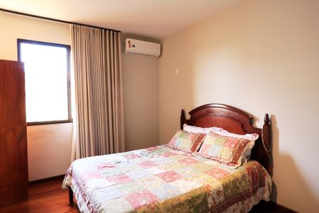 Casa à venda com 456m², 4 quartos e 4 vagas Casa à venda com 456m², 4 quartos e 4 vagasSuíte