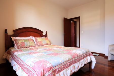 Casa à venda com 456m², 4 quartos e 4 vagas Casa à venda com 456m², 4 quartos e 4 vagasSuíte