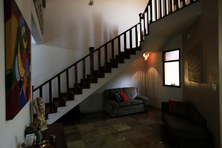 Casa à venda com 456m², 4 quartos e 4 vagas Casa à venda com 456m², 4 quartos e 4 vagasSala