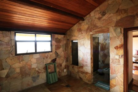 Casa à venda com 456m², 4 quartos e 4 vagas Casa à venda com 456m², 4 quartos e 4 vagasBanheiro da Suíte 1