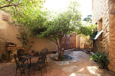 Casa à venda com 456m², 4 quartos e 4 vagas Casa à venda com 456m², 4 quartos e 4 vagasEntrada