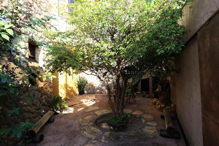 Casa à venda com 456m², 4 quartos e 4 vagas Casa à venda com 456m², 4 quartos e 4 vagasEntrada