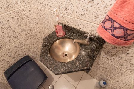 Casa à venda com 180m², 4 quartos e 2 vagas Casa à venda com 180m², 4 quartos e 2 vagasLavabo