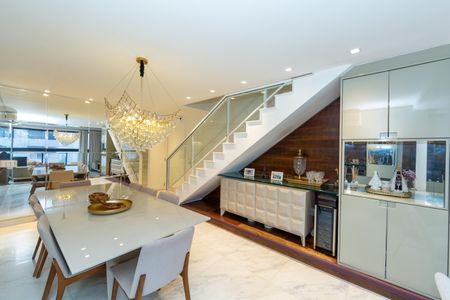 Apartamento à venda com 204m², 3 quartos e 3 vagasSALA