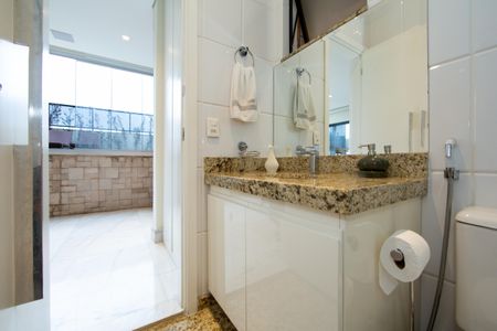 Apartamento à venda com 204m², 3 quartos e 3 vagasBANHEIRO3