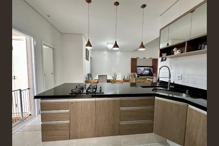 Casa de condomínio à venda com 198m², 3 quartos e 4 vagasFoto 01