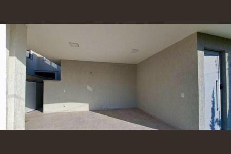 Casa de condomínio à venda com 198m², 3 quartos e 4 vagasFoto 01