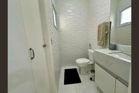 Casa de condomínio à venda com 198m², 3 quartos e 4 vagasFoto 01