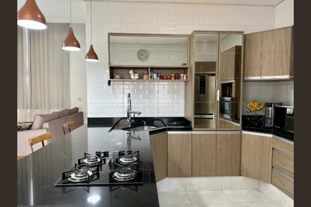 Casa de condomínio à venda com 198m², 3 quartos e 4 vagasFoto 01