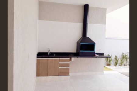 Casa de condomínio à venda com 198m², 3 quartos e 4 vagasFoto 01