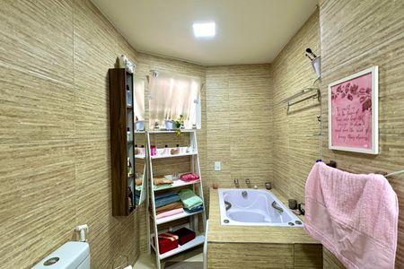 Apartamento à venda com 120m², 2 quartos e sem vaga Apartamento à venda com 120m², 2 quartos e sem vagaBanheiro