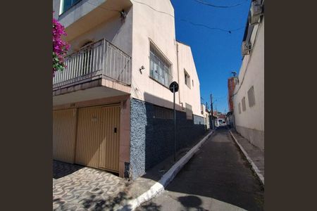 Casa à venda com 210m², 4 quartos e 2 vagasFoto 01