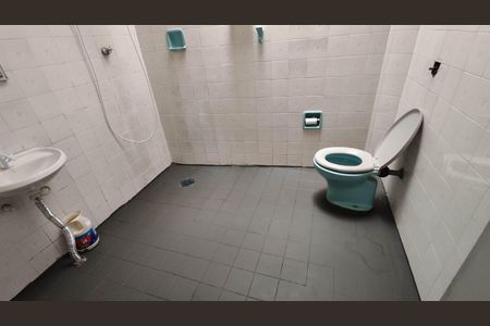 Casa para alugar com 130m², 2 quartos e 2 vagas Casa para alugar com 130m², 2 quartos e 2 vagasBanheiro