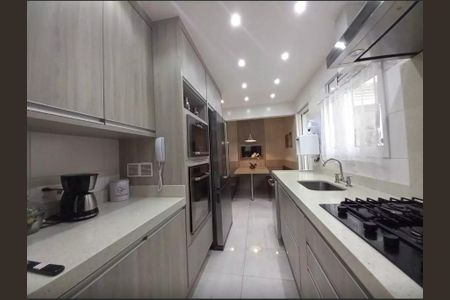 Apartamento à venda com 135m², 3 quartos e 2 vagasCozinha