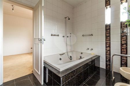 Casa à venda com 4 quartos, 350m² em Jardim Leonor, São Paulo