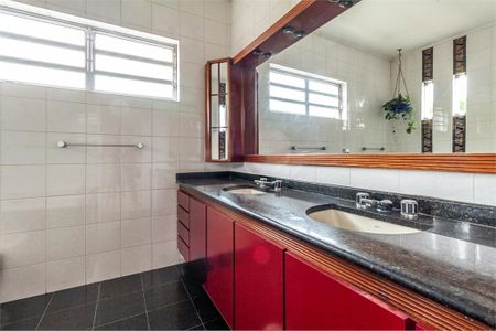 Casa à venda com 4 quartos, 350m² em Jardim Leonor, São Paulo