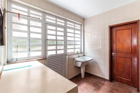 Casa à venda com 4 quartos, 350m² em Jardim Leonor, São Paulo