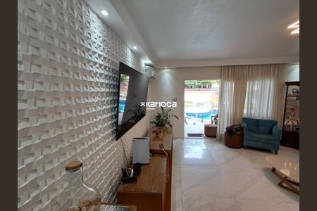 Casa à venda com 2 quartos, 280m² em Tubiacanga, Rio de Janeiro