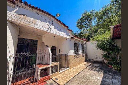 Casa à venda com 68m², 3 quartos e 1 vaga