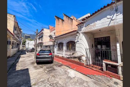 Casa à venda com 68m², 3 quartos e 1 vaga