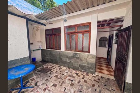 Casa à venda com 68m², 3 quartos e 1 vaga