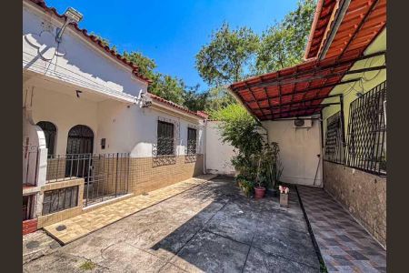 Casa à venda com 68m², 3 quartos e 1 vaga