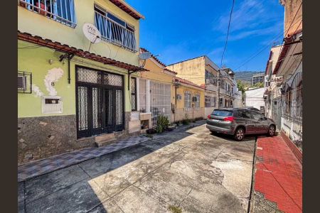 Casa à venda com 68m², 3 quartos e 1 vaga