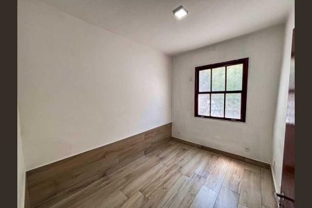 Casa à venda com 68m², 3 quartos e 1 vaga