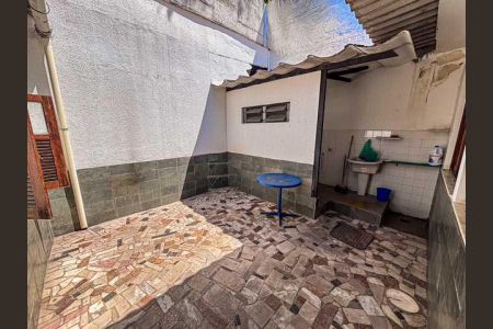 Casa à venda com 68m², 3 quartos e 1 vaga