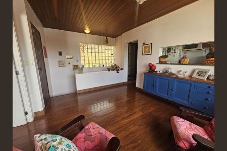 Casa à venda com 340m², 3 quartos e 2 vagas