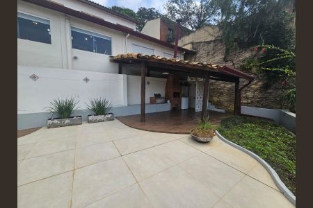 Casa à venda com 340m², 3 quartos e 2 vagas