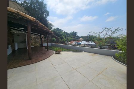 Casa à venda com 340m², 3 quartos e 2 vagas