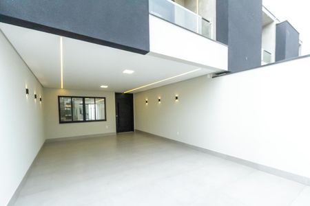 Casa à venda com 200m², 3 quartos e 4 vagas Casa à venda com 200m², 3 quartos e 4 vagasGaragem