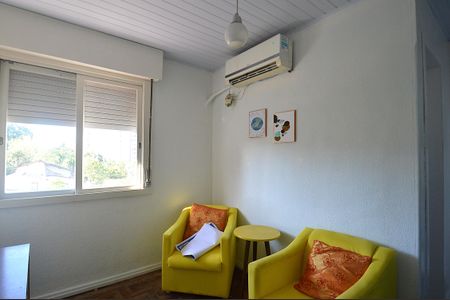 Sala de apartamento à venda com 1 quarto, 28m² em Jardim Lindóia, Porto Alegre