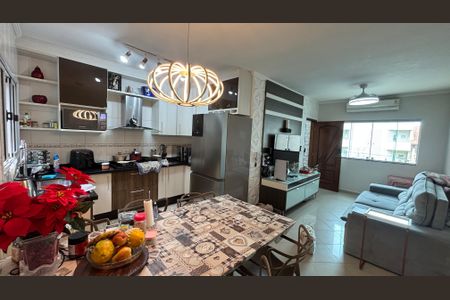 Casa à venda com 202m², 4 quartos e 6 vagas Casa à venda com 202m², 4 quartos e 6 vagasCasa 1 - Sala de Jantar - Cozinha