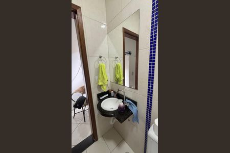 Casa à venda com 202m², 4 quartos e 6 vagas Casa à venda com 202m², 4 quartos e 6 vagasCasa 2 - Suite Banheiro