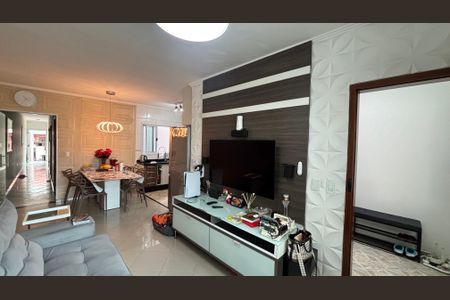 Casa à venda com 202m², 4 quartos e 6 vagas Casa à venda com 202m², 4 quartos e 6 vagasSala-Casa 1