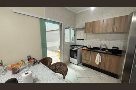 Casa à venda com 202m², 4 quartos e 6 vagas Casa à venda com 202m², 4 quartos e 6 vagasCasa 2 - Sala - Jantar - Cozinha