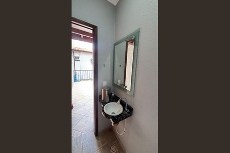 Casa à venda com 202m², 4 quartos e 6 vagas Casa à venda com 202m², 4 quartos e 6 vagasCasa 1 - Quintal - Banheiro