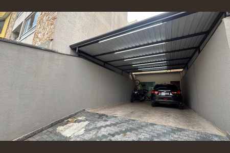 Casa à venda com 202m², 4 quartos e 6 vagas Casa à venda com 202m², 4 quartos e 6 vagasGaragem