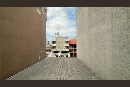 Casa à venda com 202m², 4 quartos e 6 vagas Casa à venda com 202m², 4 quartos e 6 vagasSala-Casa 1