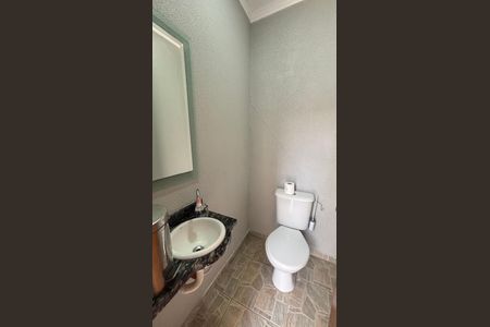 Casa à venda com 202m², 4 quartos e 6 vagas Casa à venda com 202m², 4 quartos e 6 vagasCasa 1 - Quintal - Banheiro