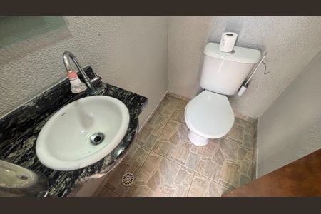 Casa à venda com 202m², 4 quartos e 6 vagas Casa à venda com 202m², 4 quartos e 6 vagasCasa 1 - Quintal - Banheiro